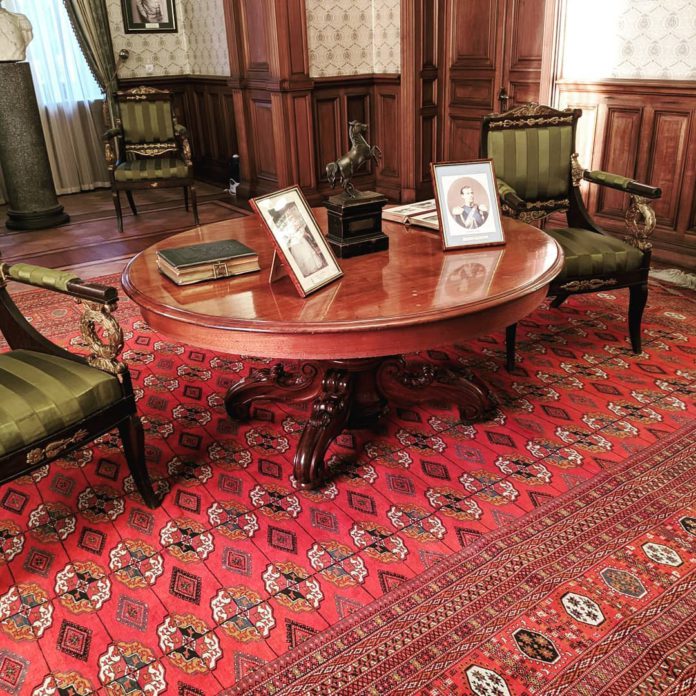 Уникальный туркменский ковер в царском кабинете дворца Массандра, Ялта