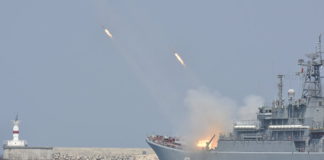 День ВМФ в Севастополе — ракетные залпы, десант БТР-80, вальс буксиров