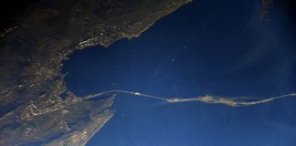 Крымский мост, Балаклава, Севастополь — из космоса, от крымчанина Антон Шкаплерова