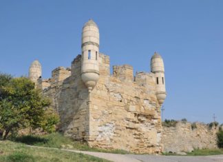Крымская крепость Ени-Кале закрыта на реконструкции