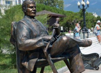 Сегодня. 13.07.18, в Ялте почтят память актера Михаил Пуговкина в день его 95-летия 13 июля 2018 в Ялте откроют памятную доску в честь 95-летия киноактера Михаила Пуговкина