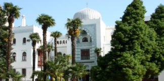 В Крыму всего за 1.5 млрд. руб. проданы лучшие санатории ЮБК: Ай-Петри, Мисхор и Дюльбер Продажа за бесценок лучших санаториев Крыма