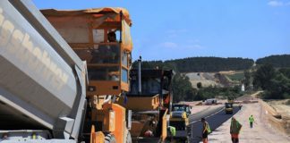 Началась укладка асфальта на всей трассе Таврида, Крым