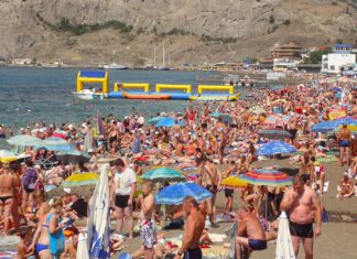 400 миллиардов рублей оставили в Крыму 6.5 млн. отдыхающих в 2018 году Сколько денег получил Крым от отдыхающих в 2018 году
