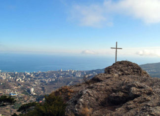 Второй крест за неделю спилен на горе Ставри-Кая (Крестовая), над Ялтой, что происходит? Гора Крестовая (Ставри-Кая), Ялта, спилена