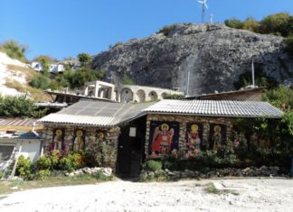 Восстановление Бисерного храма Анастасии Узорешительницы после пожара 2018 идет «Всем миром» Бисерный храм Анастасии восстановление после пожара 2018 года