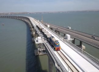 Стыковка рельс на Крымском мосту! Первый поезд прошел по мосту в День России!