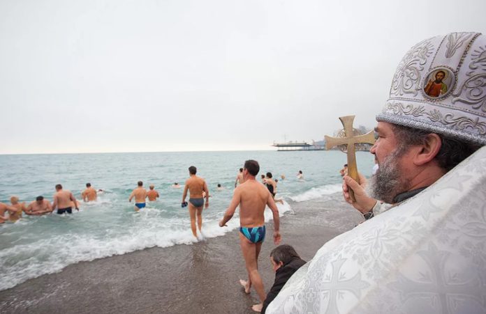Как пройдет Крещение в городах и поселках Крыма , программа празднования с 18 по 19 января 2020