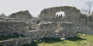 Крым онлайн: «Херсонес — Моя история!», Храм с аркосолиями, видео от сотрудника музея Херсонес Крым онлайн: "Херсонес - Моя история!", Храм с аркосолиями, видео от сотрудника музея Херсонес