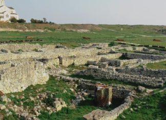 «Казармы» Херсонеса Таврического, видеорассказ из серии «Крым в режиме онлайн» "Казармы" Херсонеса Таврического, видеорассказ из серии Крым в режиме онлайн