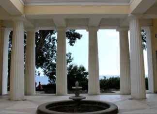 «Чайный домик» нижние террасы в Алупкинском парке, видеоэкскурсия сотрудников музея "Чайный домик" нижние террасы Алупкинском парке, видоэкскурсия сотрудников музея