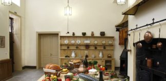 Экспозиция «Воронцовская кухня» музея-заповедника «Алупкинский» видеоэкскурсия сотрудников музея Экспозиция «Воронцовская кухня» музея-заповедника "Алупкинский" видеоэкскурсия сотрудников музея