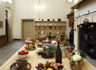 Экспозиция «Воронцовская кухня» музея-заповедника «Алупкинский» видеоэкскурсия сотрудников музея Экспозиция «Воронцовская кухня» музея-заповедника "Алупкинский" видеоэкскурсия сотрудников музея