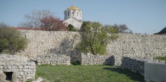 Постоялый двор (Ксенодохион, X-XIII в.в.) в Херсонесе Таврическом, видеоэкскурсия сотрудников музея Ксенодохион (Постоялый двор, X-XIII в.в.) в Херсонесе Таврическом, видеоэкскурсия сотрудников музея