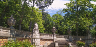 Подпорная стена восточного фасада Массандровского дворца, видео Подпорная стена восточного фасада Массандровского дворца, видео