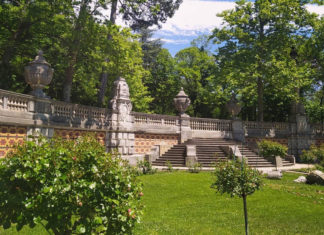 Подпорная стена восточного фасада Массандровского дворца, видео Подпорная стена восточного фасада Массандровского дворца, видео