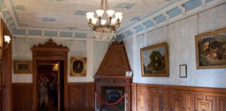 Камин в бильярдной Массандровского дворца, видеоэкскурсия Камин в бильярдной Массандровского дворца, видеоэкскурсия