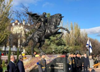 Памятник герою русско-персидской войны генералу Петру Котляревскому открыт в Феодосии Памятник герою русско-персидской войны генералу Петру Котляревскому открыт в Феодосии
