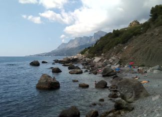 Крым, Кастрополь, пляжи и набережная Кастрополя, заброшенный Нептун-Центр, виды на Байдаро-Кастропольскую стену и море Крым, Кастрополь, пляжи и набережная Кастрополя, заброшенный Нептун-Центр, виды на Байдаро-Кастропольскую стену и море