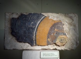 Артефакты Херсонеса: Фреска с ликом Богоматери, IX-X в.н.э. Артефакты Херсонеса: Фреска с ликом Богоматери, IX-X в.н.э.