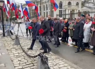 ВИДЕО: Сегодня, в День 239-й годовщины принятия Крыма в состав России, возложение венков в Симферополе
