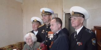 «Парад у дома ветерана» прошел под окнами Елизаветы Ивановны Рыжковой (103 года) в Севастополе "Парад у дома ветерана" прошел под окнами Елизаветы Ивановны Рыжковой (103 года) в Севастополе