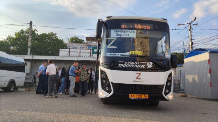 Впервые за 8 лет из Симферополя в Херсон отправился пассажирский рейсовый автобус