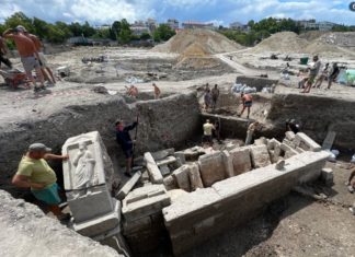 Открытие на раскопках Херсонеса: погребальный комплекс с памятником Аннионы, памятником Аристона и гробницей-колумбарием Открытие на раскопках Херсонеса: погребальный комплекс с памятником Аннионы, памятником Аристона и гробницей-колумбарием