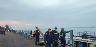 Ремонт Крымского моста после теракта в сентябре: новые пролеты моста уже асфальтируют, фото сегодня Ремонт Крымского моста после теракта в сентябре: новые пролеты моста уже асфальтируют, фото сегодня