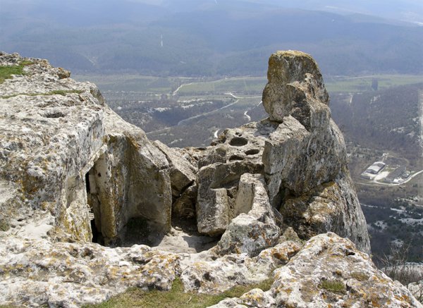 Пещерный город-крепость Тепе-Кермен