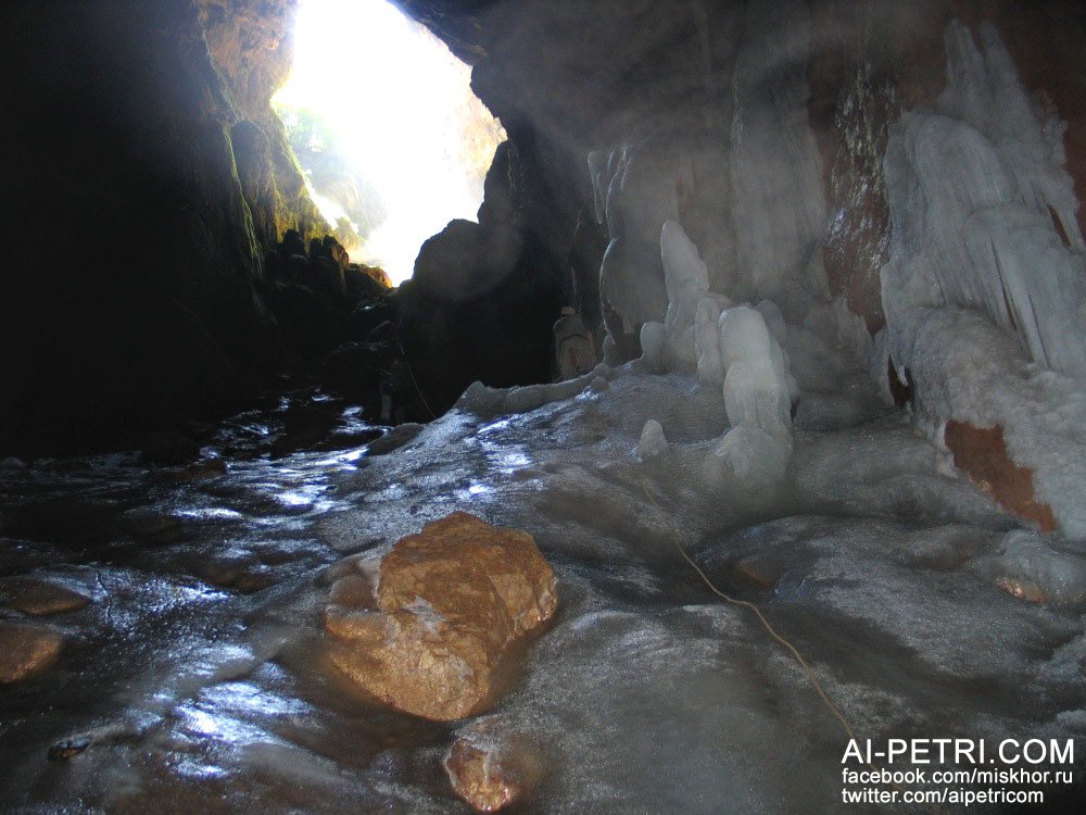 Бузлук-Коба, Ледяная пещера