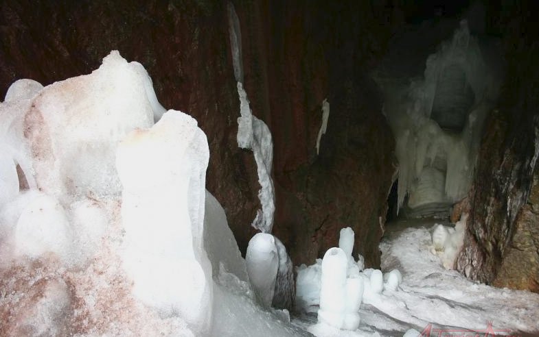 Бузлук-Коба, Ледяная пещера