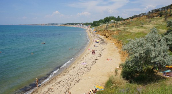 Учкуевка - длинные песчаные пляжи рядом с парками и сосновыми рощами