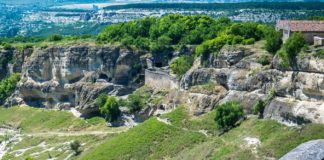 Древнее пещерное городище Чуфут-Кале, история Чуфут-Кале, фотографии Древнее пещерное городище Чуфут-Кале, история и фотографии