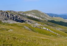 Горный массив Бабуган-Яйла и самая высокая крымская вершина Роман-Кош Горный массив Бабуган-Яйла и самая высокая крымская вершина Роман-Кош