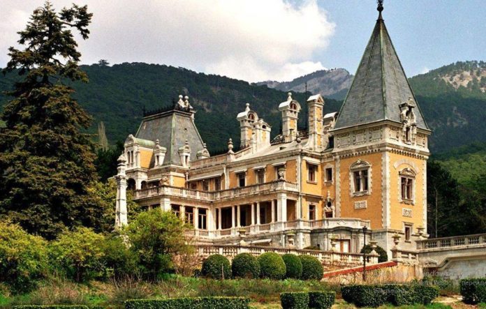 ВИДЕО 2024: Массандровский дворец в Крыму, дворец царя Александра III, Массандра Массандровский дворец в Крыму царя Александра III, Массандра