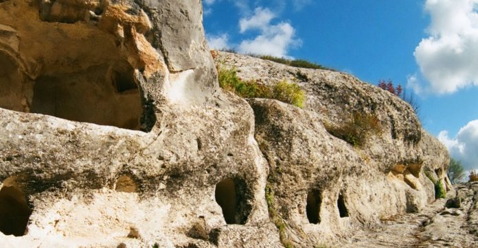 Пещерный город-крепость Эски-Кермен, Бахчисарай Пещерный город-крепость Эски-Кермен, Бахчисарай