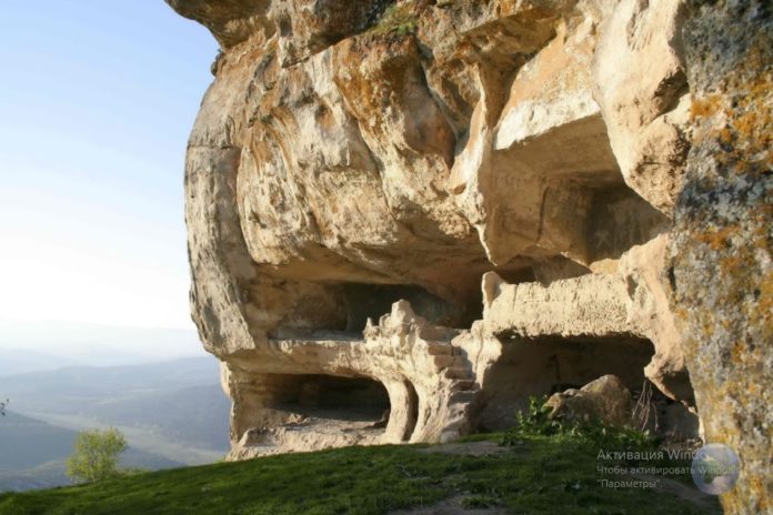 Пещерный город-крепость Тепе-Кермен в Бахчисарае, фото крепости Тепе-Кермен Пещерный город-крепость Тепе-Кермен
