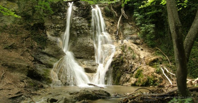 Водопад Гейзер, ландшафтный памятник Каменные грибы Сотера, Алушта Водопад Гейзер, ландшафтный памятник Каменные грибы Сотера, Алушта