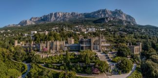 Воронцовский дворец и парк в Алупке, история, описание, фото и видео из Алупкинского музея-заповедника Воронцовский парк в Алупка, описание и фото из Алупкинского музея-заповедника