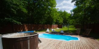 Минеральный источник Аджи-Су (Черные воды) в Коккозской долине Минеральный источник Аджи-Су (Черные воды) в Коккозской долине