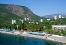 Партенит, живописный поселок Южного берега Крыма у подножия Медведь-горы Партенит, живописный поселок Южного берега Крыма у подножия Медведь-горы