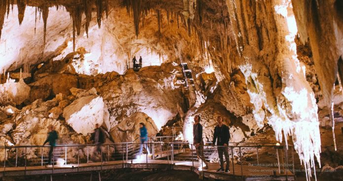 Пещера Мамонтовая (Эмине-Баир-Хосар) на плато Чатыр-Даг, красивейшая пещера Европы Пещера Мамонтовая (Эмине-Баир-Хосар) на плато Чатыр-Даг, красивейшая пещера Европы