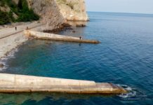 Пляж Гуровские Камни в Артеке, скалы Адалары, Гурзуф Пляж Гуровские Камни в Артеке, скалы Адалары, Гурзуф