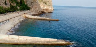 Пляж Гуровские Камни в Артеке, скалы Адалары, Гурзуф Пляж Гуровские Камни в Артеке, скалы Адалары, Гурзуф