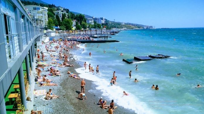 Массандровский пляж, самый большой оборудованный пляж Ялты и Крыма Массандровский пляж, самый большой оборудованный пляж Ялты и Крыма