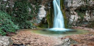 Водопад Купель Дианы в ущелье Темиар, Ялта Водопад Купель Дианы в ущелье Темиар, Ялта