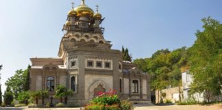 Храм Святого Архистратига Михаила, Алупка Храм Святого Архистратига Михаила, Алупка