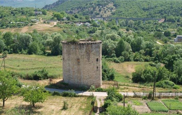 Чоргуньская башня в Инкерманской долине (Севастополь) Чоргуньская башня в Инкерманской долине (Севастополь)