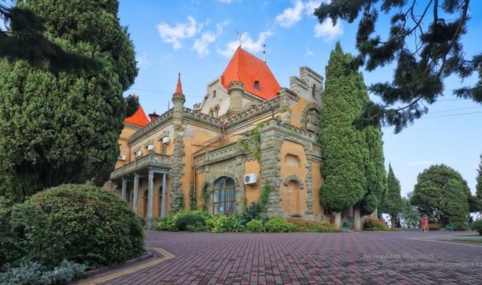 Дворец княгини А.Д.Гагариной в поселке Утёс, на мысе Плака Дворец княгини А.Д.Гагариной в поселке Утёс, на мысе Плака